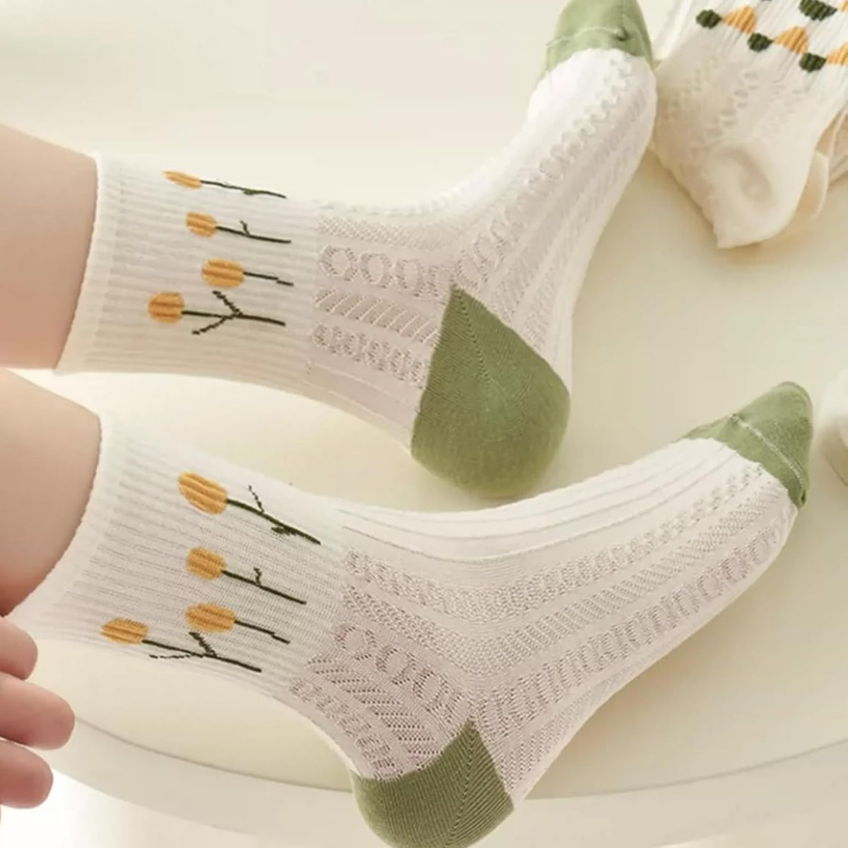 5 Pair Women's Vintage Floral Cable Knit Socks,Soft Breathable Casual Crew Socks